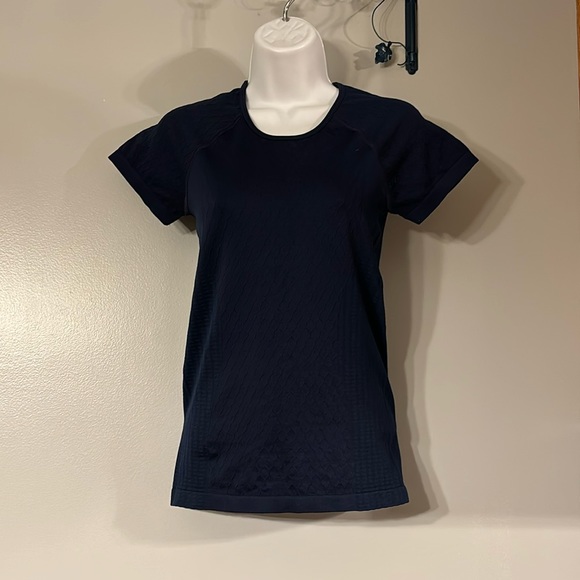 Athleta Tops - ATHLETA SEAMLESS TEE